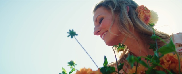 Video Reference N5: green, flower, smile, beauty, plant, leaf, girl, happiness, fun, sky