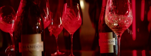 Video Reference N1: Stemware, Wine glass, Champagne stemware, Drink, Glass, Drinkware, Red, Alcoholic beverage, Wine, Alcohol, Person
