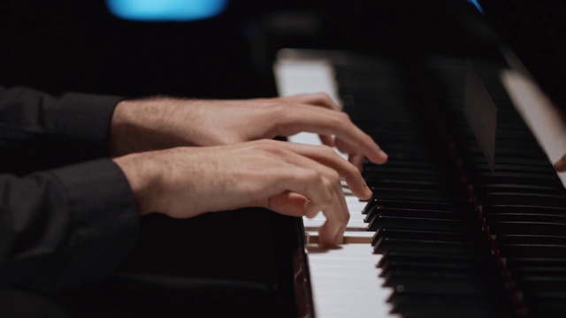 Video Reference N9: Pianist, Piano, Hand, Musician, Jazz pianist, Musical instrument, Finger, Music, Musical keyboard, Composer