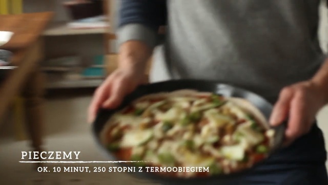 Video Reference N6: Dish, Food, Cuisine, Ingredient, Meal, Recipe, Pizza, Produce, Tarte flambée, Side dish