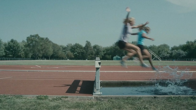 Video Reference N4: athletics, sports, hurdle, obstacle race, sport venue, track and field athletics, jumping, steeplechase, race, steeplechase
