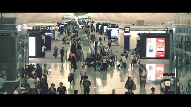 Video Reference N11: people, airoport, Person