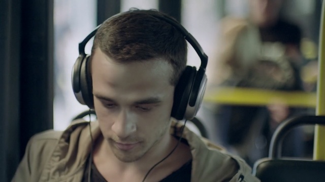 Video Reference N0: audio equipment, electronic device, hairstyle, eyebrow, audio, technology, headphones, forehead, ear