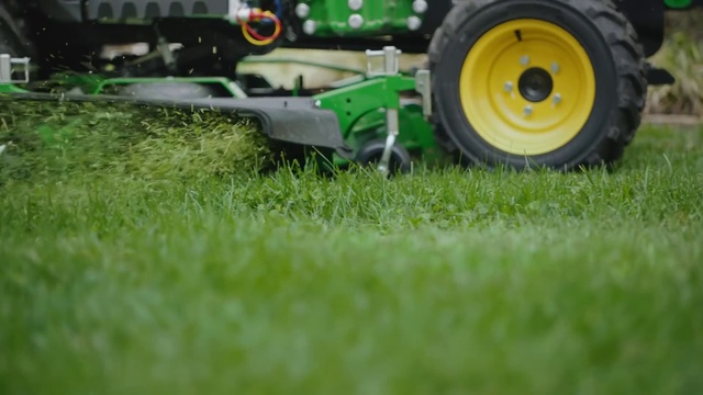 Video Reference N0: Lawn, Grass, Green, Vehicle, Mower, Lawn mower, Wheel, Tire, Lawn aerator, Plant
