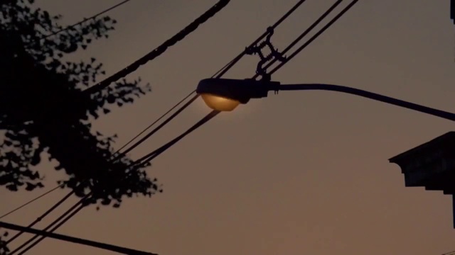 Video Reference N1: Lighting, Electricity, Sky, Wire, Light fixture, Line, Electrical supply, Overhead power line, Technology, Street light