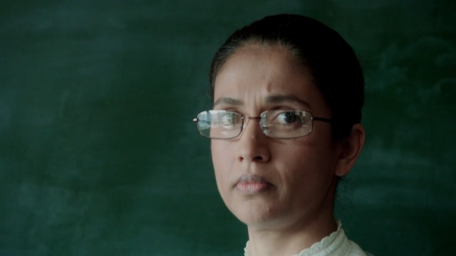 Video Reference N1: face, person, glasses, vision care, head, eye, chin, human, portrait, girl