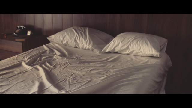 Video Reference N0: Bed sheet, Bed, Bedroom, Bedding, Bed frame, Furniture, Duvet cover, Comfort, Room, Textile