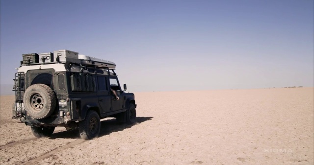 Video Reference N1: Natural environment, Vehicle, Off-road vehicle, Car, Off-roading, Desert, Automotive tire, Sand, Mode of transport, Landscape