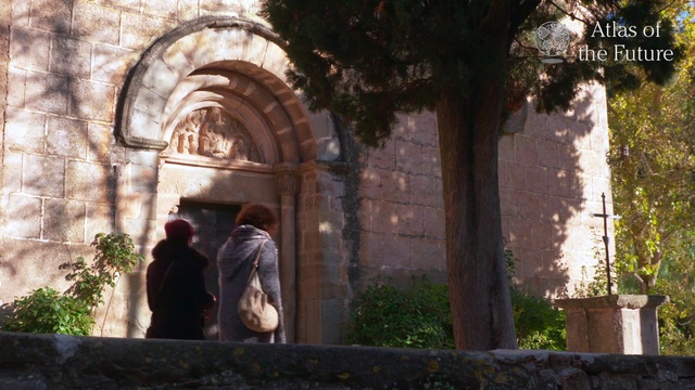 Video Reference N4: Holy places, Arch, Architecture, Tree, Building, Medieval architecture, Convent, Tourism