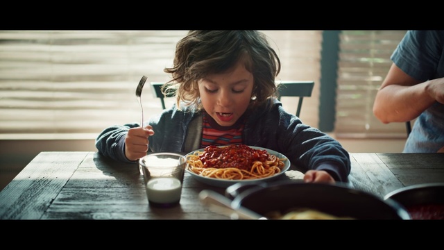 Video Reference N1: Eating, Food, Dish, Cuisine, Junk food, Meal, Child, Lunch, Jajangmyeon, Comfort food