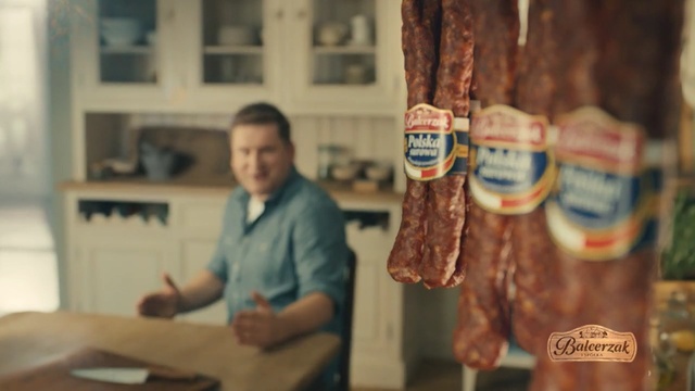 Video Reference N3: Human, Meat, Sausage, Food, Fuet, Salt-cured meat, Charcuterie, Snack, Cuisine, Salami, Person