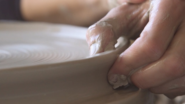 Video Reference N3: hand, close up, clay, finger, material, nail, pottery, potter's wheel