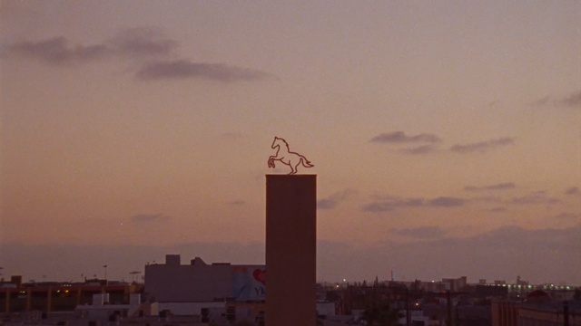 Video Reference N3: Sky, Atmospheric phenomenon, Cloud, Evening, Atmosphere, Dusk, Morning, Horizon, Urban area, Sunset, Person