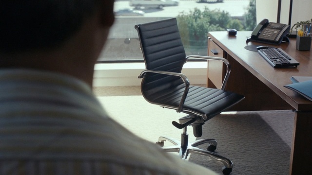 Video Reference N4: Office chair, Chair, Furniture, Desk, Office, Armrest, Table, Computer desk