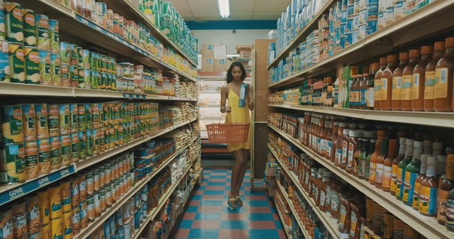 Video Reference N2: supermarket, grocery store, retail, convenience store, product, inventory, convenience food, grocer, liquor store, aisle