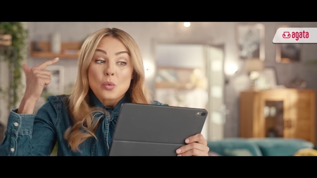 Video Reference N1: Beauty, Blond, Technology, Electronic device, Photography, Sitting, Tablet computer, Gadget, Screenshot, White-collar worker