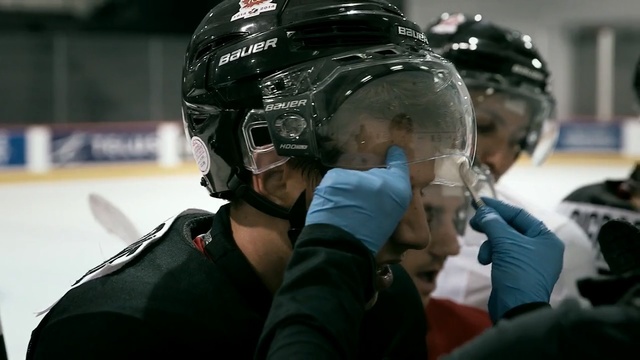 Video Reference N6: Helmet, Sports gear, Ice hockey, Hockey protective equipment, Personal protective equipment, Hockey, Stick and Ball Games, Team sport, Player, Sports