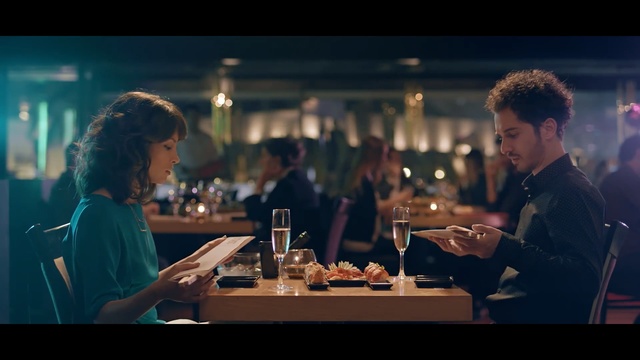 Video Reference N0: Conversation, Restaurant, Human, Interaction, Fun, Table, Drink, Alcohol, Scene, Dinner