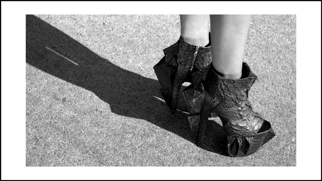 Video Reference N0: Black, Footwear, White, Black-and-white, Shoe, Leg, Ankle, Snapshot, Boot, Monochrome photography, Person