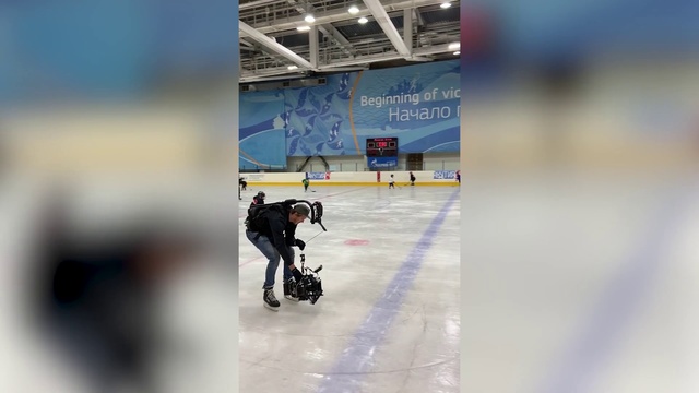 Video Reference N1: Ice skating, Skating, Ice rink, Winter sport, Recreation, Ice, Sports equipment, Building, Sports, Competition event