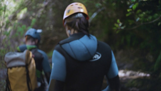 Video Reference N8: Adventure, Outdoor recreation, Recreation, Tree, Canyoning, Jungle, Forest, Adventure game, Adventure racing, Backpacking, Person