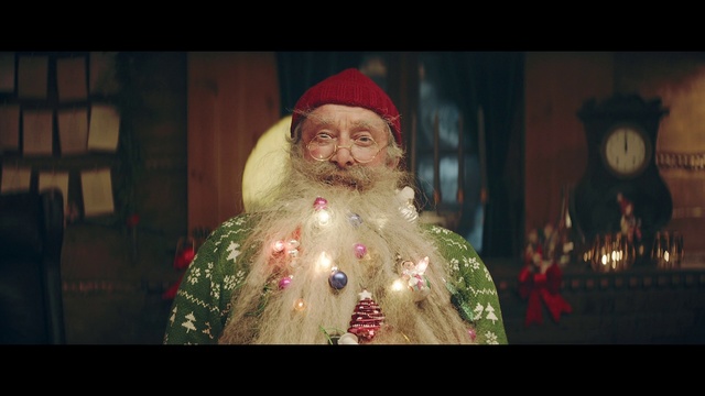 Video Reference N10: Tradition, Christmas, Facial hair, Beard, Christmas eve, Holiday, Event, Santa claus, Smile, Fictional character