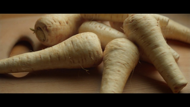 Video Reference N1: Parsnip, Root vegetable, Vegetable, Food, Arracacia xanthorrhiza, Produce, Plant