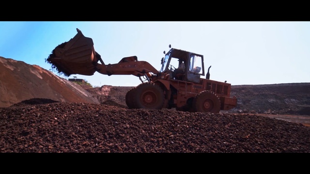 Video Reference N1: Vehicle, Soil, Bulldozer, Construction equipment, Mining