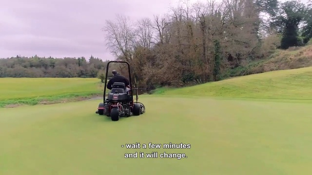 Video Reference N7: Grassland, Grass, Mode of transport, Vehicle, Natural environment, Transport, Golf course, Lawn, Sport venue, Golf club