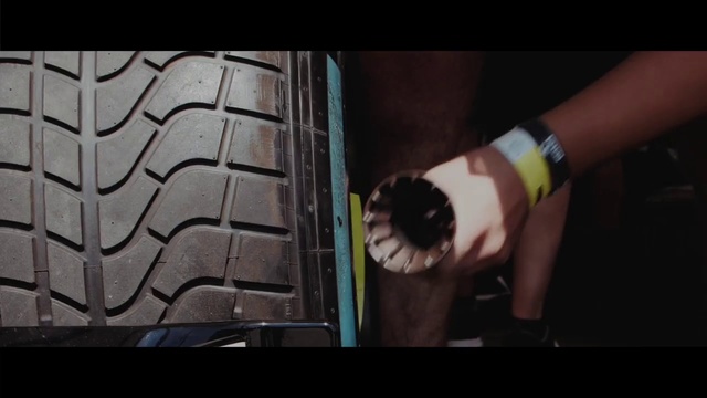 Video Reference N0: Tire, Automotive tire, Auto part, Automotive wheel system, Arm, Wheel, Tread, Rim, Hand, Font