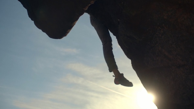 Video Reference N3: sky, adventure, cloud, extreme sport, rock, recreation