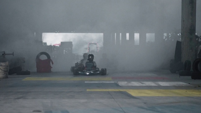 Video Reference N3: Atmospheric phenomenon, Mode of transport, Vehicle, Fog, Smoke, Mist, Sky, Asphalt, Haze, Automotive tire