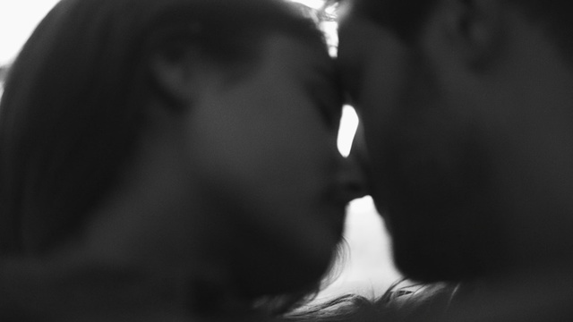 Video Reference N2: Black, White, Photograph, Black-and-white, Love, Monochrome photography, Monochrome, Interaction, Romance, Kiss, Abstract, Looking, Man, Glasses, Woman, Black and white, Blur