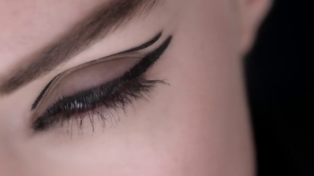 Video Reference N6: Eyebrow, Eyelash, Face, Eye, Skin, Close-up, Cosmetics, Organ, Beauty, Eye shadow