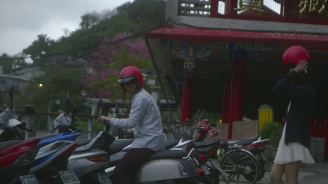 Video Reference N3: Motorcycling, Mode of transport, Vehicle, Motorcycle, Snapshot, Scooter, Tree, Temple, Photography, Crowd