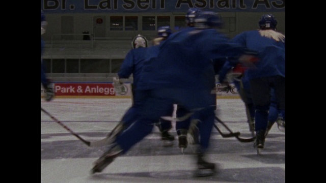 Video Reference N3: Sports, Team sport, Ice hockey, Player, Ball game, Bandy, Tournament, Hockey