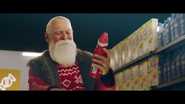 Video Reference N3: Facial hair, Beard, Santa claus, Hand, Garden gnome, Fictional character, Christmas