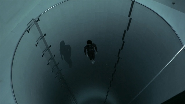 Video Reference N24: water, sky, atmosphere, line, screenshot, angle, glass, space, Person