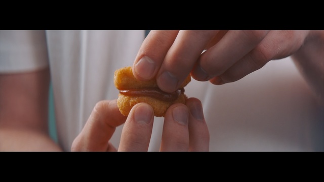 Video Reference N2: Hand, Finger, Food, Nail, Junk food, Finger food, Baked goods, Cuisine, Caramel, Pastry