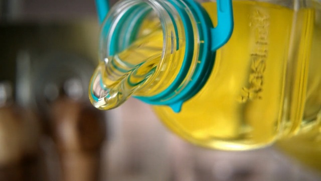 Video Reference N0: Water, Yellow, Glass, Close-up, Liquid, Liquid bubble, Drink, Transparent material, Macro photography