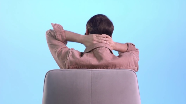 Video Reference N0: Shoulder, Arm, Joint, Hand, Neck, Sitting, Human body, Finger, Gesture, Back