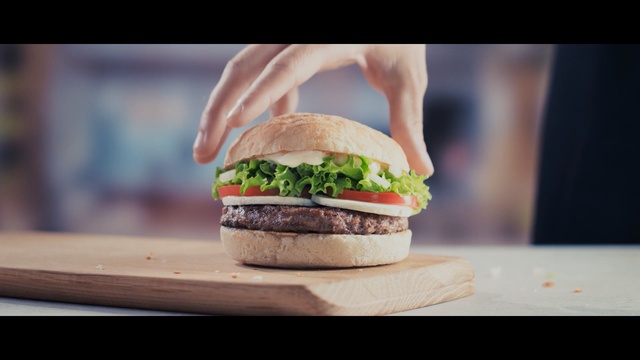 Video Reference N3: hamburger, veggie burger, fast food, sandwich, breakfast sandwich, finger food, food, slider, cheeseburger, buffalo burger