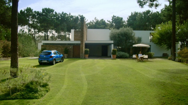Video Reference N2: garden, garage, grass, tree, road, landscape, house