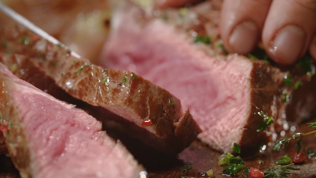 Video Reference N1: meat, kobe beef, steak, food, dish, roast beef, beef, animal source foods, red meat, lamb and mutton