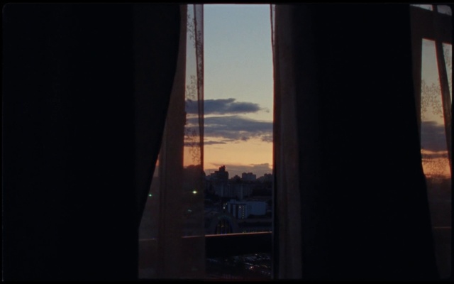Video Reference N0: Sky, Light, Morning, Evening, Window, Atmosphere, Sunlight, Sunrise, Metropolitan area, Room