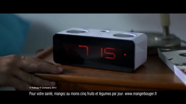 Video Reference N1: Digital clock, Clock, Alarm clock, Electronics, Product, Technology, Electronic device, Radio clock, Interior design, Home accessories