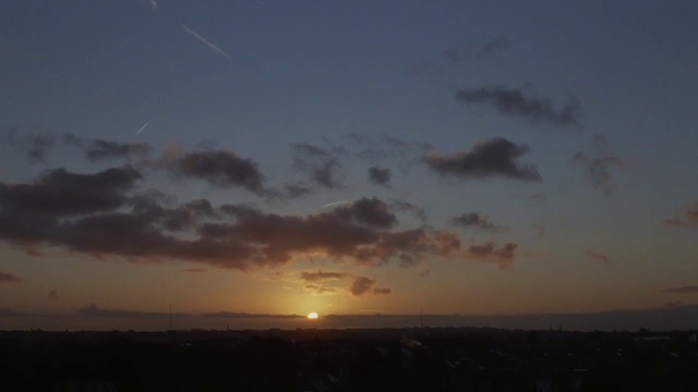 Video Reference N2: Sky, Cloud, Horizon, Sunset, Evening, Dusk, Sunrise, Afterglow, Atmospheric phenomenon, Atmosphere