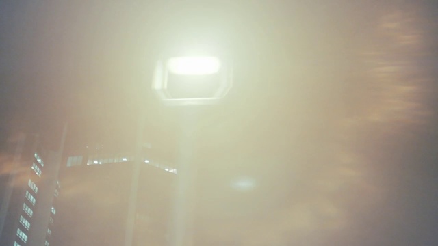 Video Reference N1: Light, Atmospheric phenomenon, Lighting, Ceiling, Light fixture, Sky, Haze, Fog