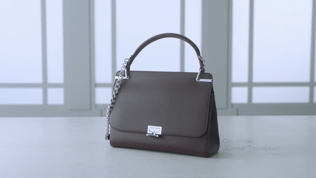 Video Reference N0: bag, handbag, white, shoulder bag, fashion accessory, product, product, leather, brand, metal, Person