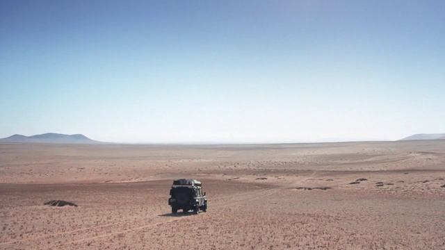 Video Reference N0: Desert, Natural environment, Sand, Sahara, Aeolian landform, Landscape, Ecoregion, Sky, Off-roading, Mode of transport